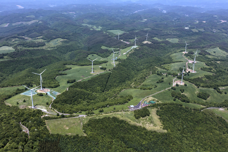 高森高原風力発電所(2018年 E82×11基)(岩手県)出力変動緩和型