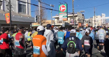 [画像]左：「勝田マラソン2026」ランナー スタートの様子