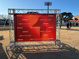 [画像]左：「勝田マラソン2026」撮影用フォトスポットボード